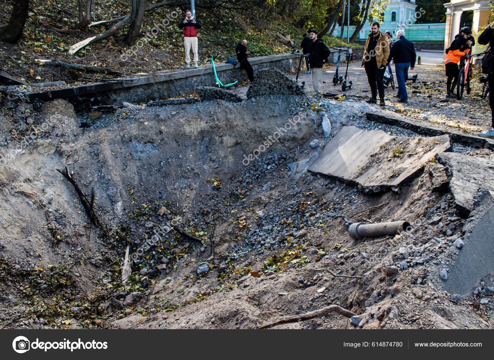 Impact of ballistic missile strikes on urban infrastructure