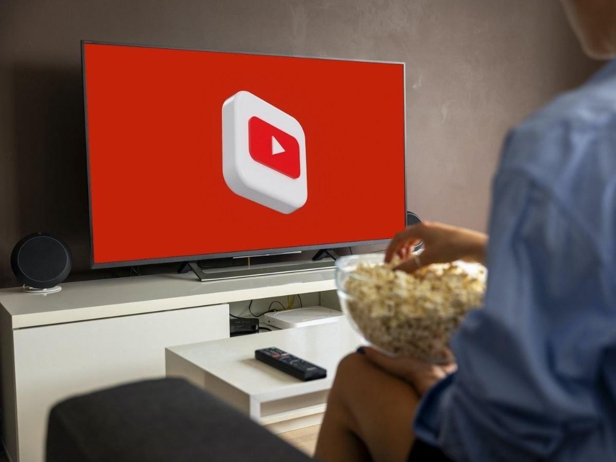 Remote control navigating streaming applications on a television