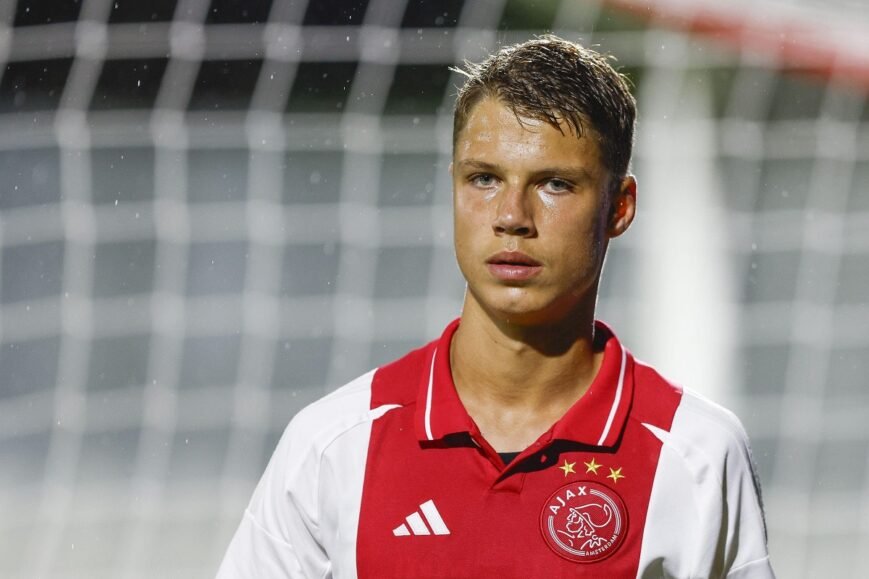 Sean Steur: Strategic Analysis of Ajax Midfield Talent