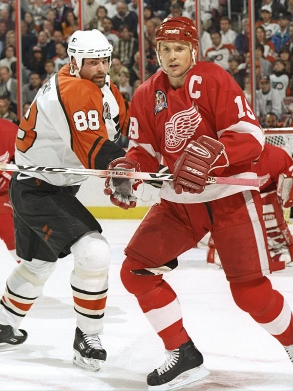Steve Yzerman and Eric Lindros facing off during the 1997 Stanley Cup Finals