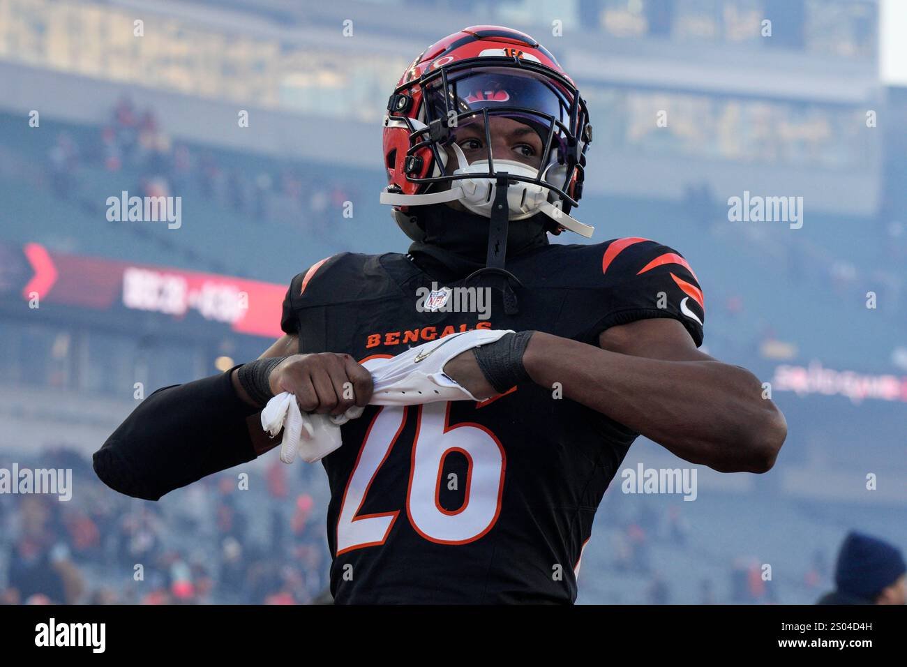 Tycen Anderson in professional defensive stance