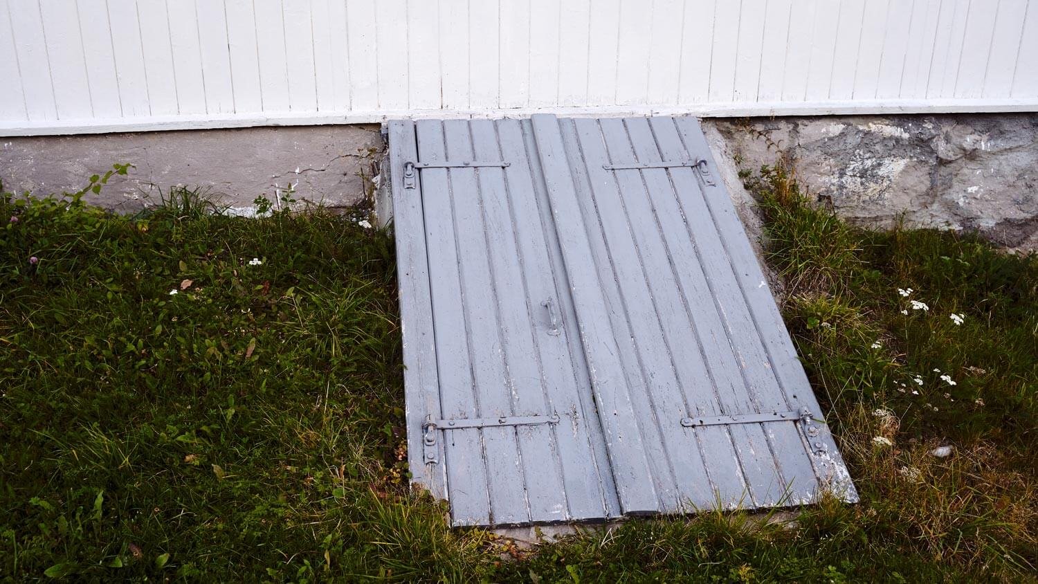 Diagram of a properly equipped basement storm shelter or safe room