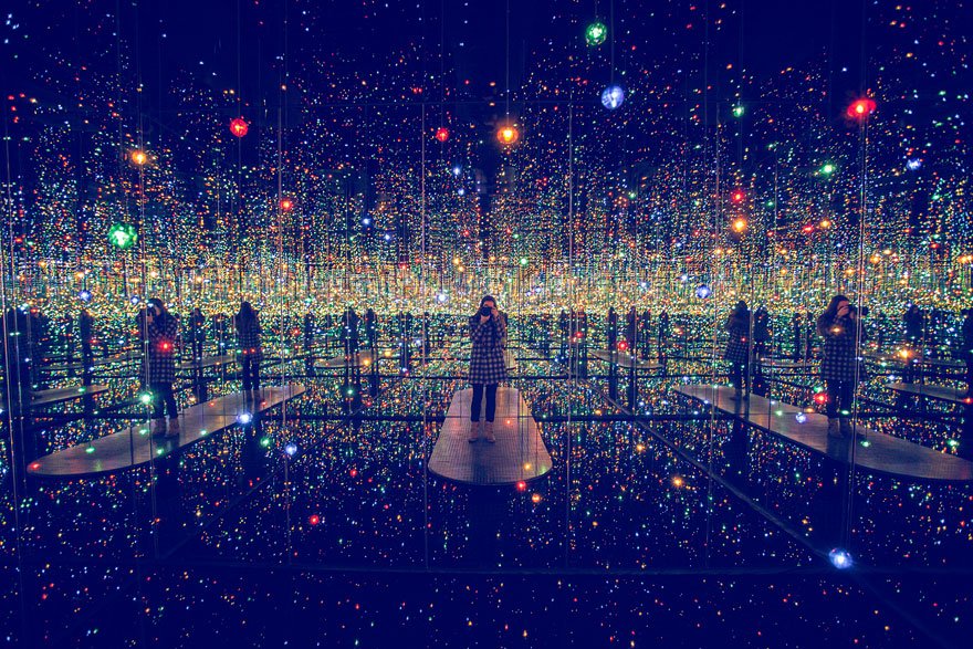 Yayoi Kusama Infinity Mirrored Room showing glowing lights and mirrors